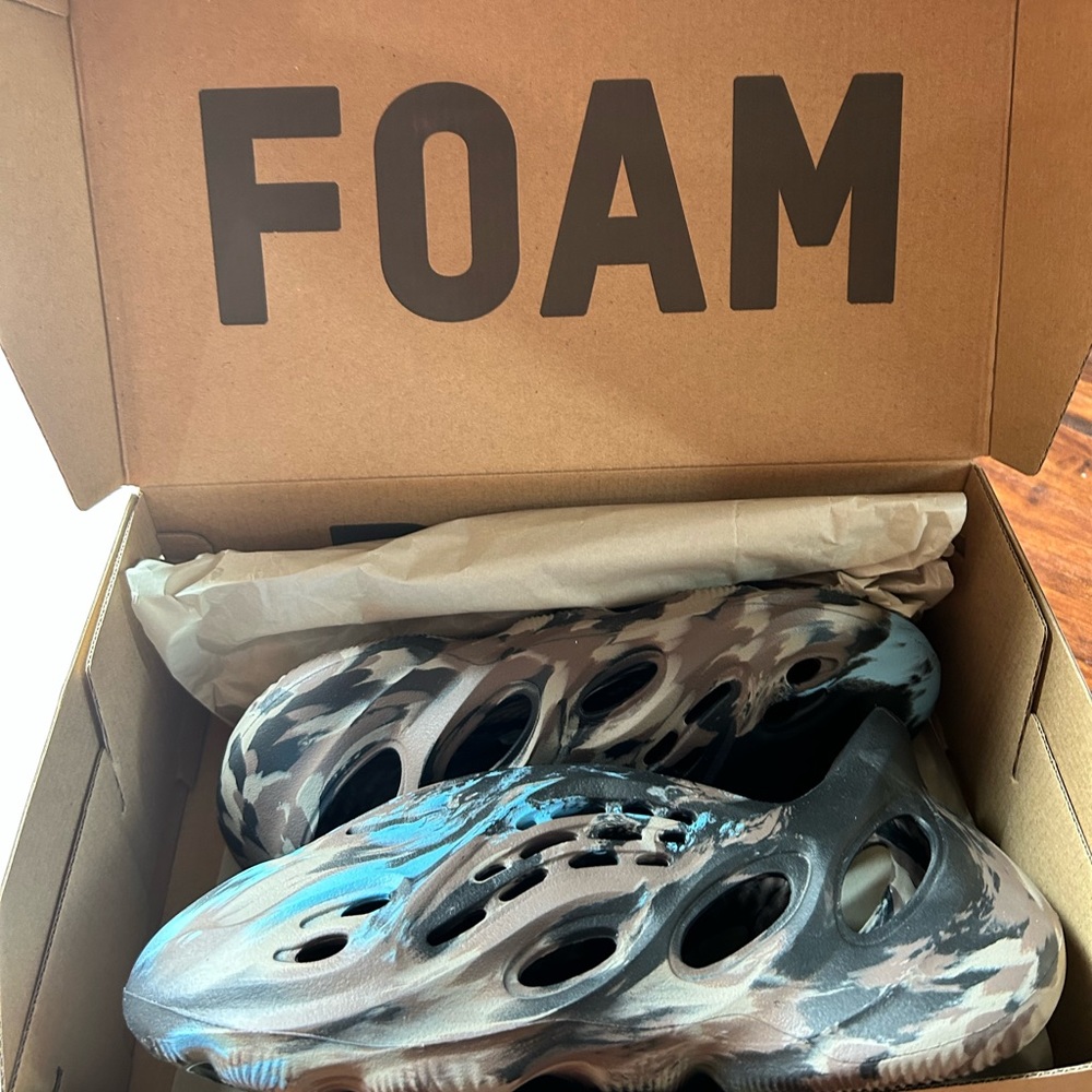 Brand new Yeezy foam runners sz 6